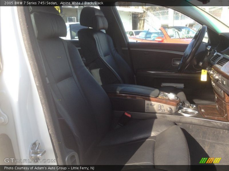 Alpine White / Black/Black 2005 BMW 7 Series 745i Sedan