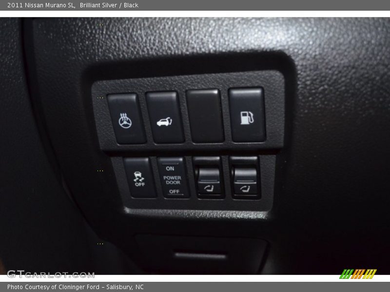 Brilliant Silver / Black 2011 Nissan Murano SL