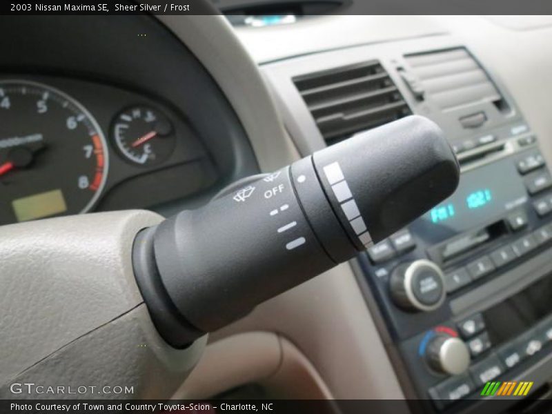 Controls of 2003 Maxima SE