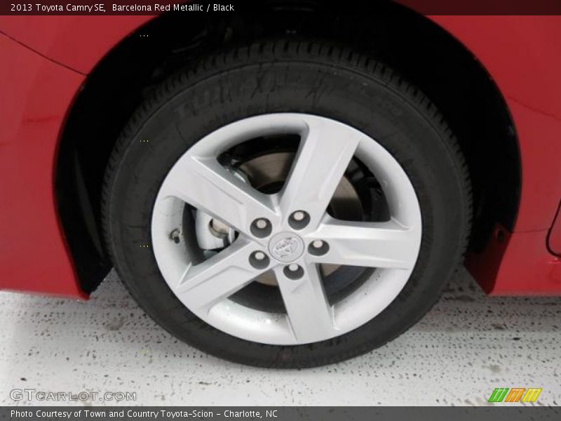 Barcelona Red Metallic / Black 2013 Toyota Camry SE