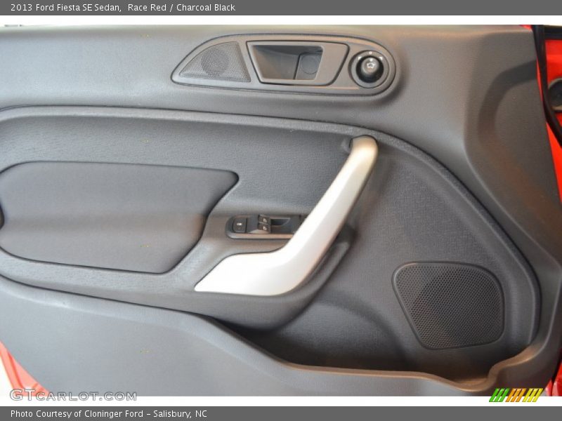 Race Red / Charcoal Black 2013 Ford Fiesta SE Sedan