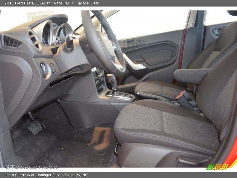 Race Red / Charcoal Black 2013 Ford Fiesta SE Sedan
