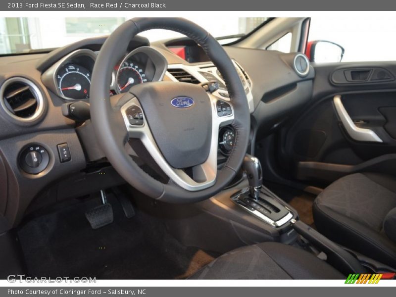 Race Red / Charcoal Black 2013 Ford Fiesta SE Sedan