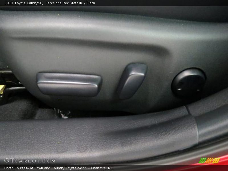 Barcelona Red Metallic / Black 2013 Toyota Camry SE