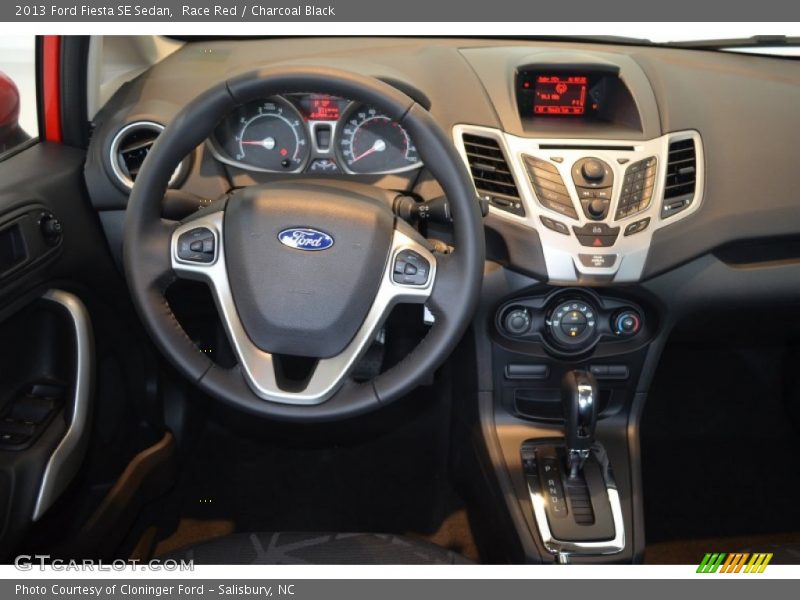 Race Red / Charcoal Black 2013 Ford Fiesta SE Sedan
