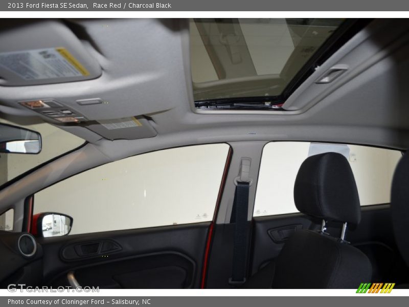 Race Red / Charcoal Black 2013 Ford Fiesta SE Sedan