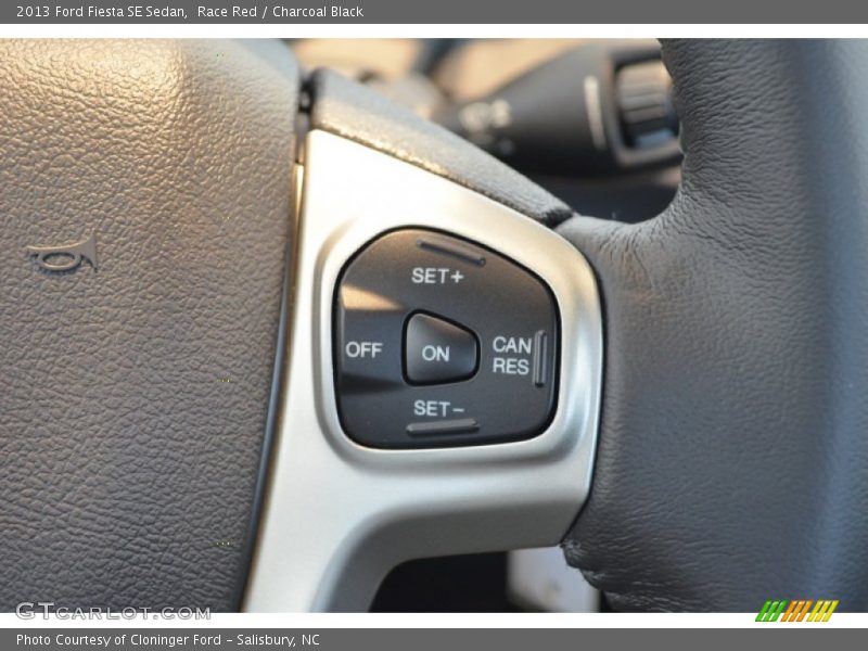 Race Red / Charcoal Black 2013 Ford Fiesta SE Sedan