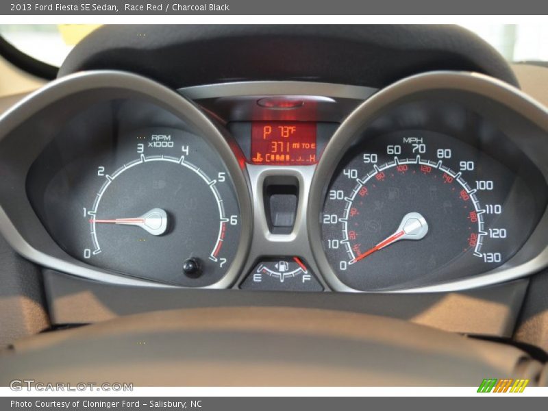 Race Red / Charcoal Black 2013 Ford Fiesta SE Sedan