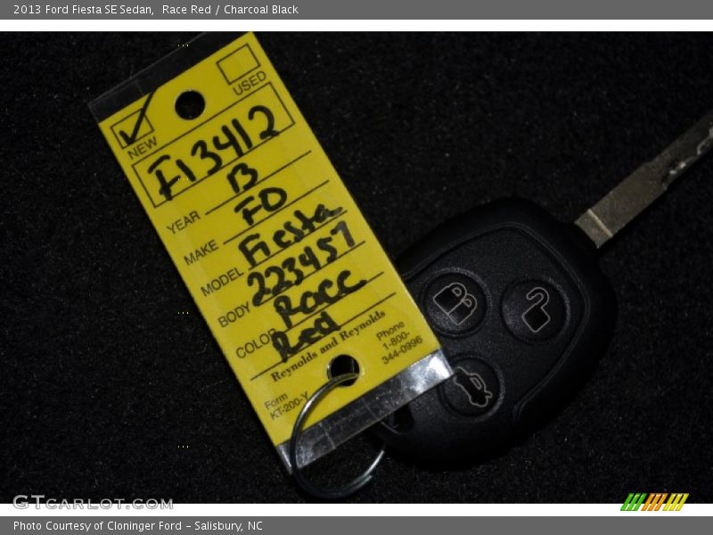 Race Red / Charcoal Black 2013 Ford Fiesta SE Sedan