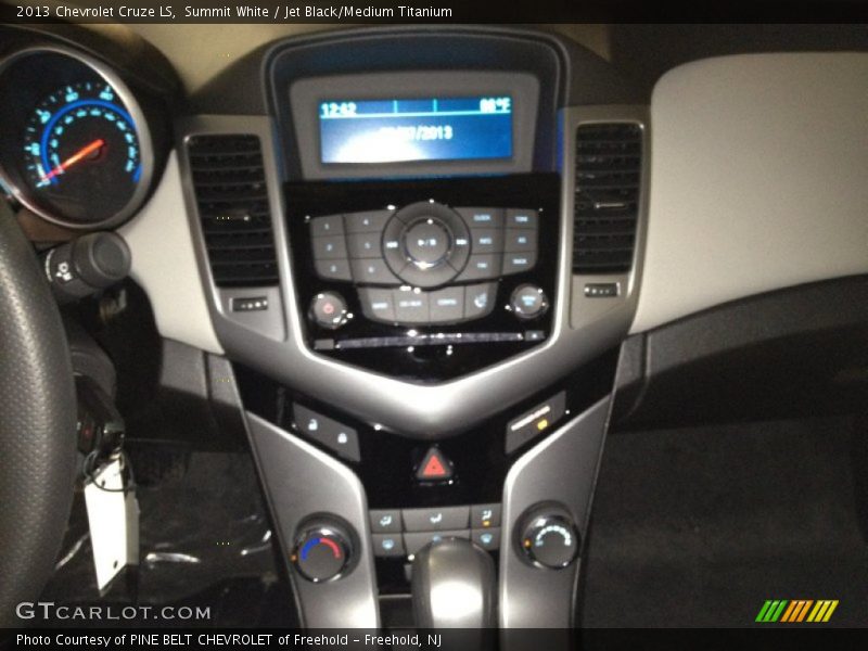Summit White / Jet Black/Medium Titanium 2013 Chevrolet Cruze LS