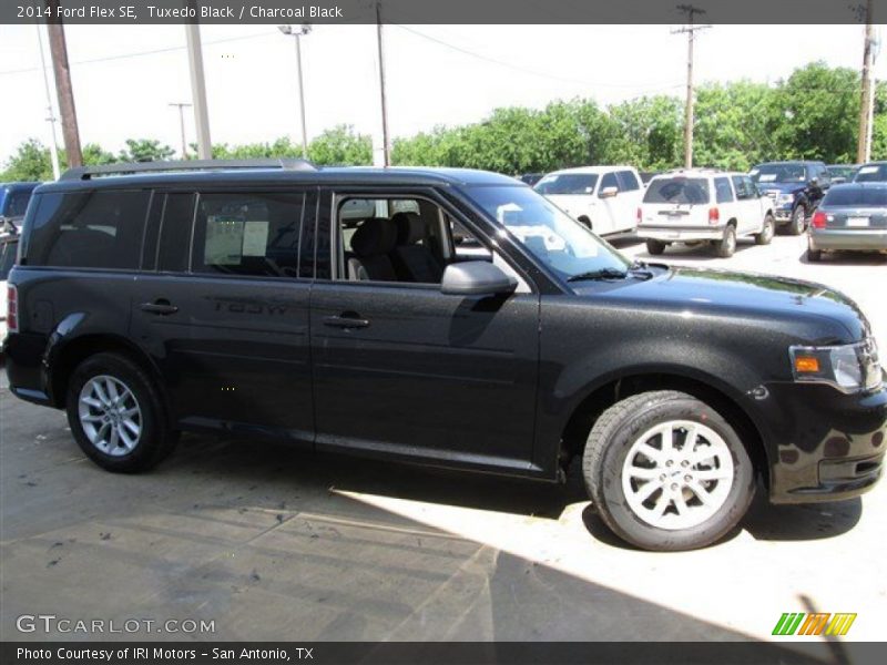 Tuxedo Black / Charcoal Black 2014 Ford Flex SE
