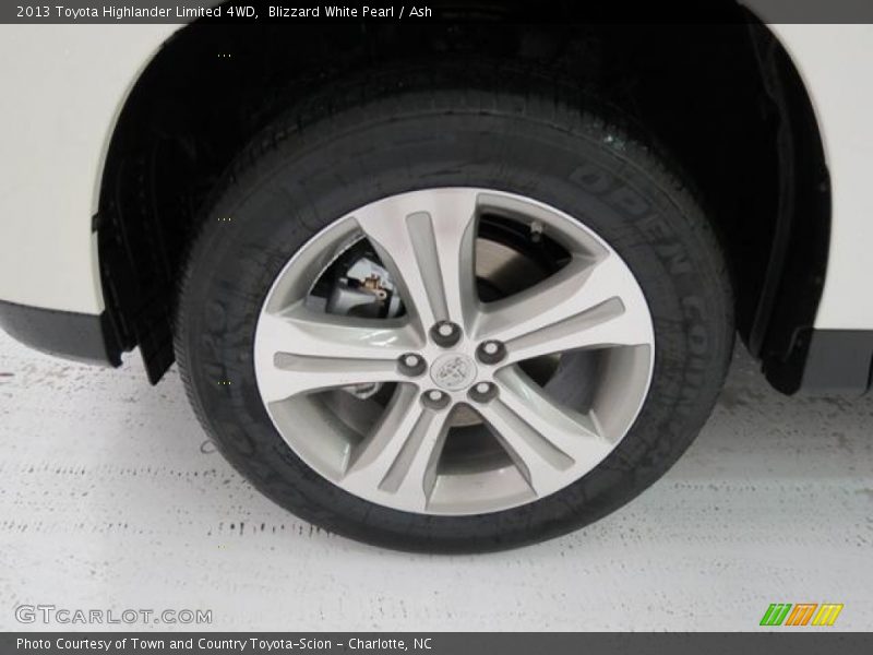 Blizzard White Pearl / Ash 2013 Toyota Highlander Limited 4WD