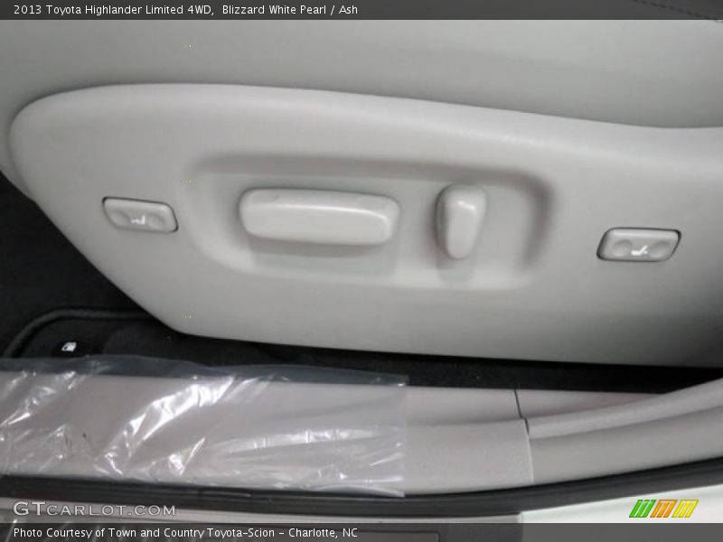 Blizzard White Pearl / Ash 2013 Toyota Highlander Limited 4WD