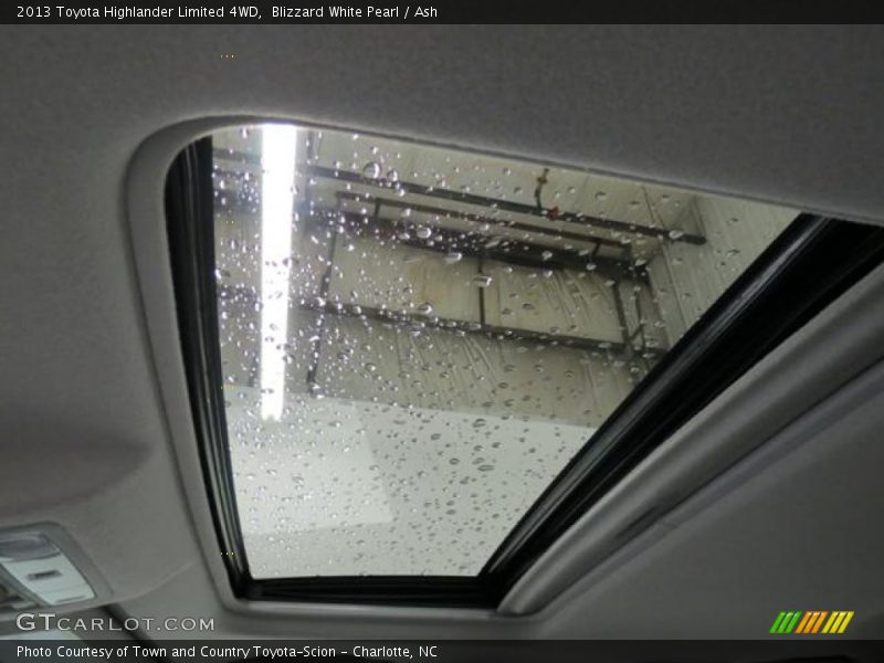 Blizzard White Pearl / Ash 2013 Toyota Highlander Limited 4WD