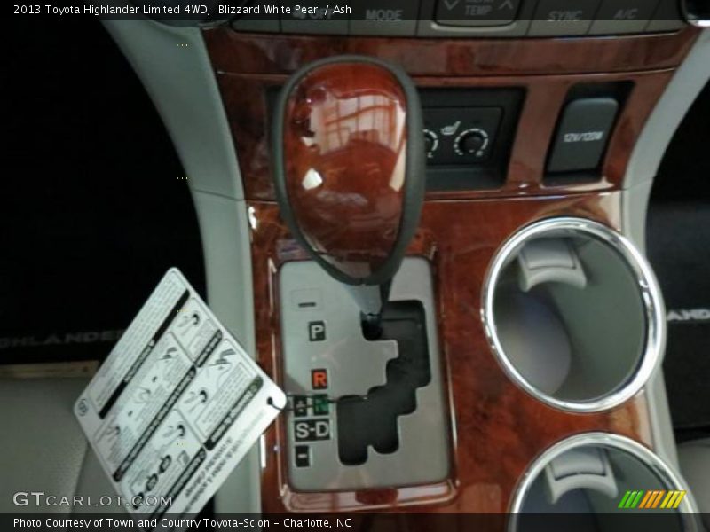 Blizzard White Pearl / Ash 2013 Toyota Highlander Limited 4WD