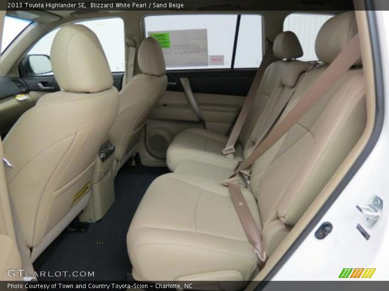 Blizzard White Pearl / Sand Beige 2013 Toyota Highlander SE