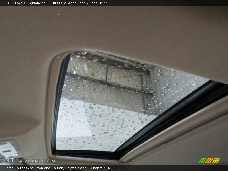 Blizzard White Pearl / Sand Beige 2013 Toyota Highlander SE