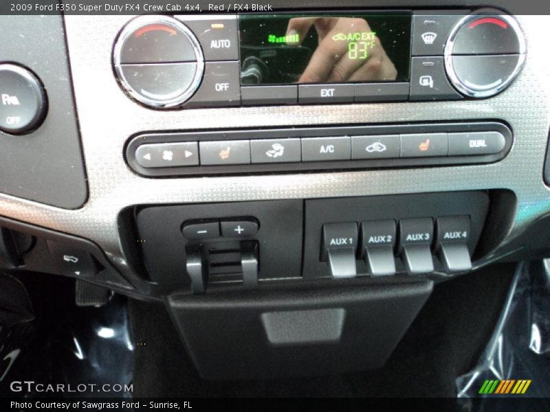 Controls of 2009 F350 Super Duty FX4 Crew Cab 4x4