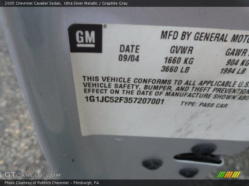Ultra Silver Metallic / Graphite Gray 2005 Chevrolet Cavalier Sedan