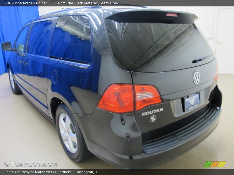 Nocturne Black Metallic / Aero Grey 2009 Volkswagen Routan SEL