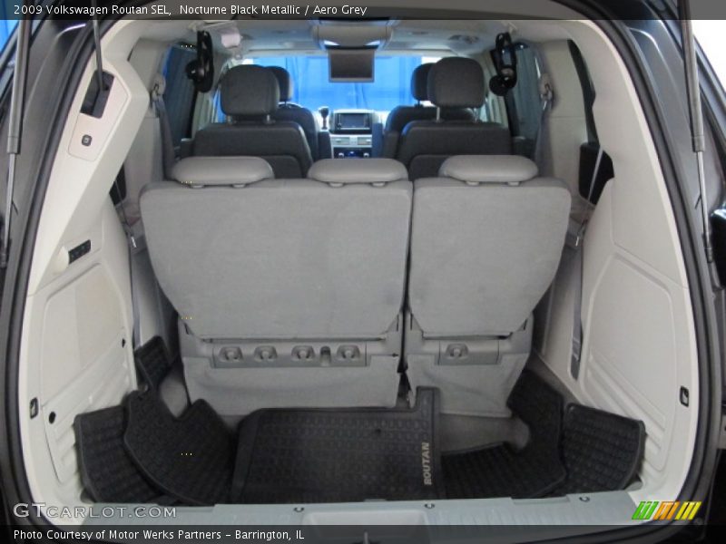 Nocturne Black Metallic / Aero Grey 2009 Volkswagen Routan SEL