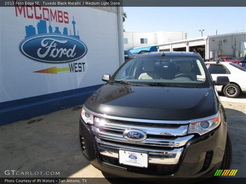 Tuxedo Black Metallic / Medium Light Stone 2013 Ford Edge SE