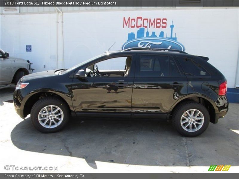 Tuxedo Black Metallic / Medium Light Stone 2013 Ford Edge SE