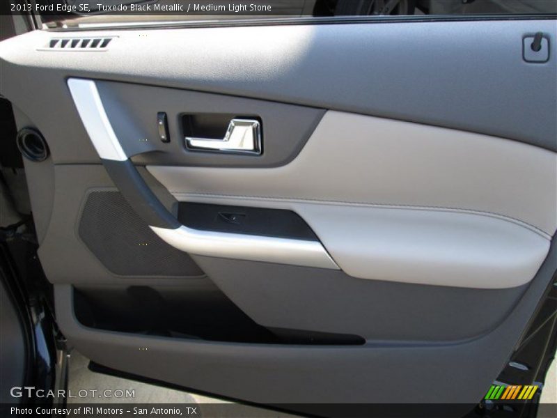 Tuxedo Black Metallic / Medium Light Stone 2013 Ford Edge SE