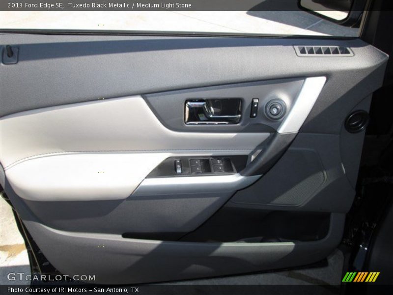 Tuxedo Black Metallic / Medium Light Stone 2013 Ford Edge SE