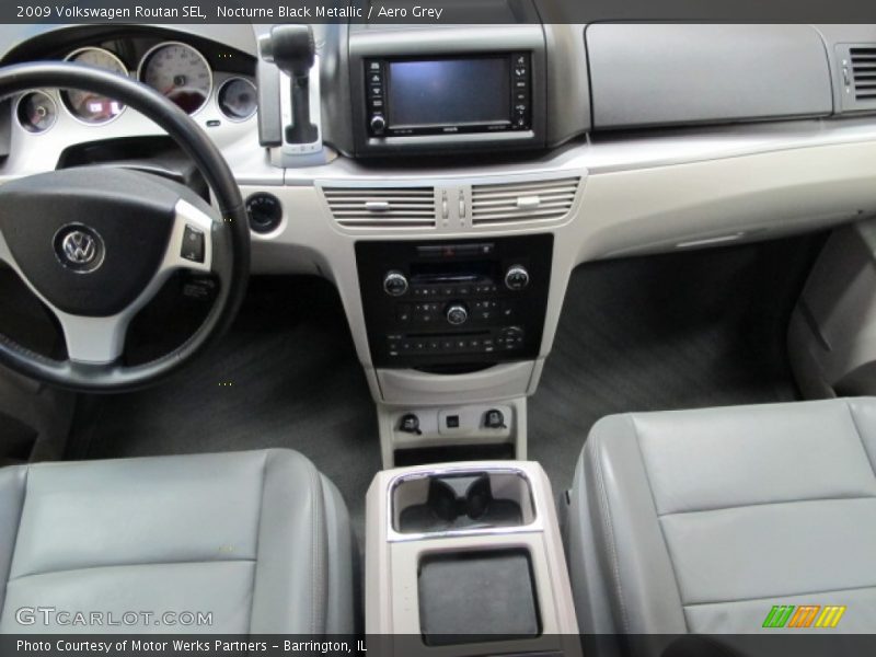 Nocturne Black Metallic / Aero Grey 2009 Volkswagen Routan SEL