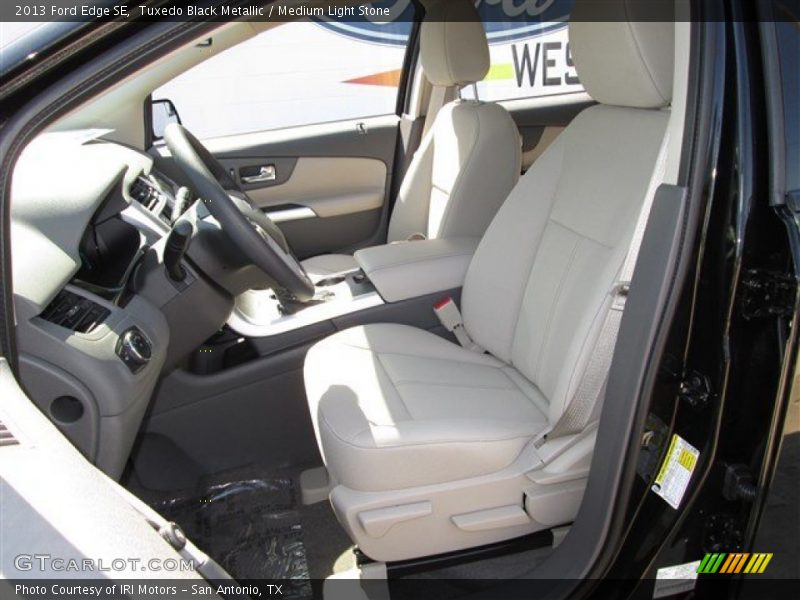 Tuxedo Black Metallic / Medium Light Stone 2013 Ford Edge SE