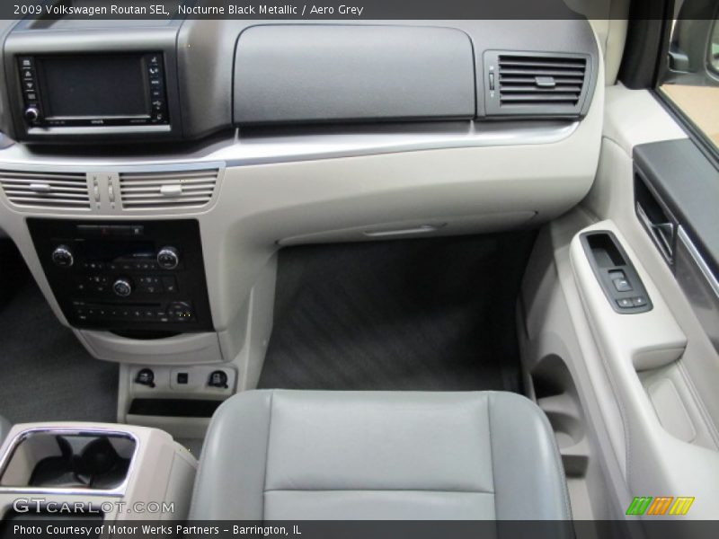 Nocturne Black Metallic / Aero Grey 2009 Volkswagen Routan SEL