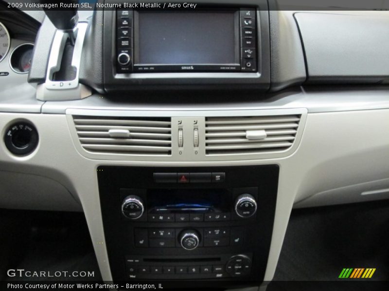 Nocturne Black Metallic / Aero Grey 2009 Volkswagen Routan SEL