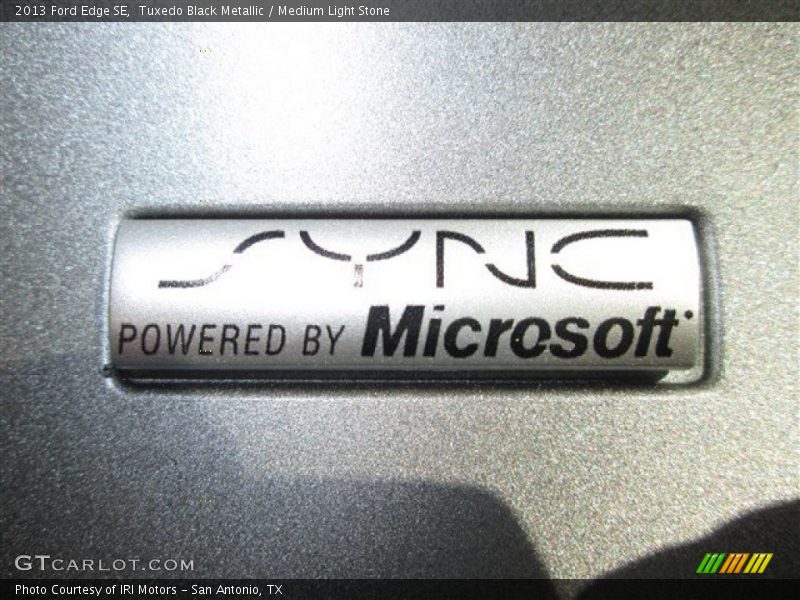 Tuxedo Black Metallic / Medium Light Stone 2013 Ford Edge SE