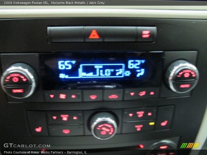 Nocturne Black Metallic / Aero Grey 2009 Volkswagen Routan SEL