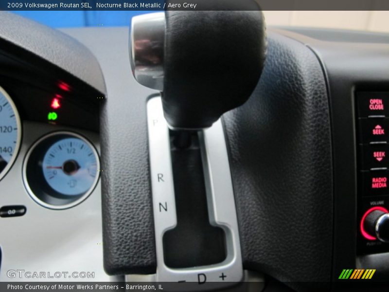 Nocturne Black Metallic / Aero Grey 2009 Volkswagen Routan SEL
