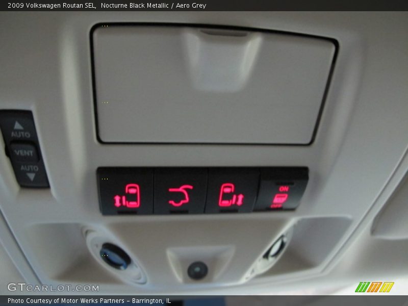 Nocturne Black Metallic / Aero Grey 2009 Volkswagen Routan SEL