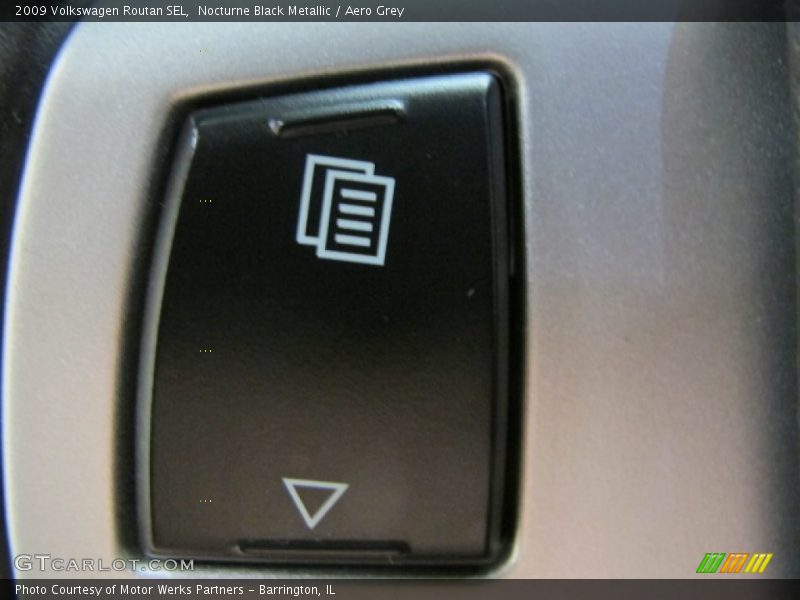 Nocturne Black Metallic / Aero Grey 2009 Volkswagen Routan SEL