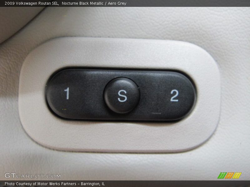 Nocturne Black Metallic / Aero Grey 2009 Volkswagen Routan SEL