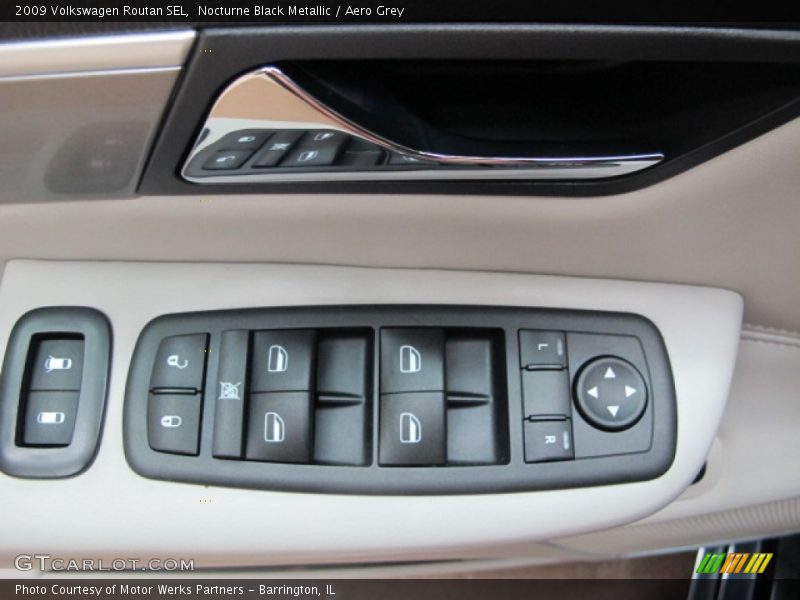 Nocturne Black Metallic / Aero Grey 2009 Volkswagen Routan SEL