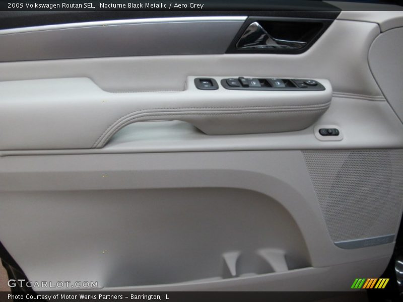 Nocturne Black Metallic / Aero Grey 2009 Volkswagen Routan SEL