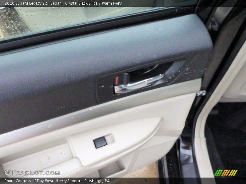 Crystal Black Silica / Warm Ivory 2010 Subaru Legacy 2.5i Sedan