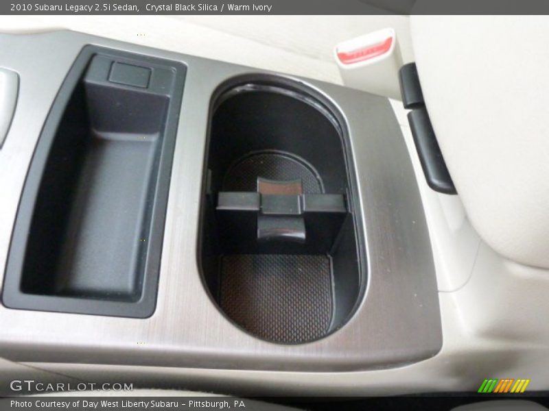 Crystal Black Silica / Warm Ivory 2010 Subaru Legacy 2.5i Sedan
