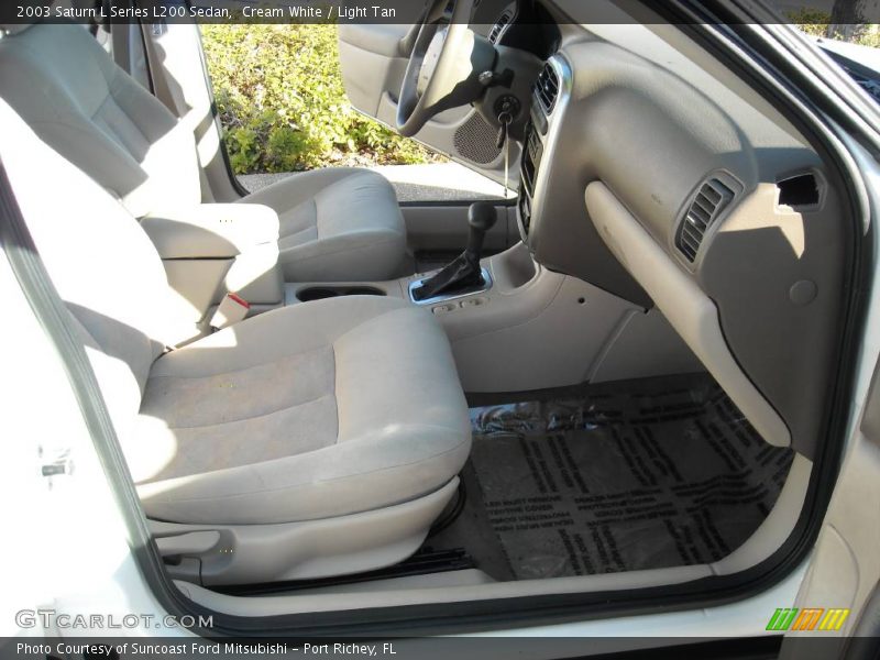 Cream White / Light Tan 2003 Saturn L Series L200 Sedan