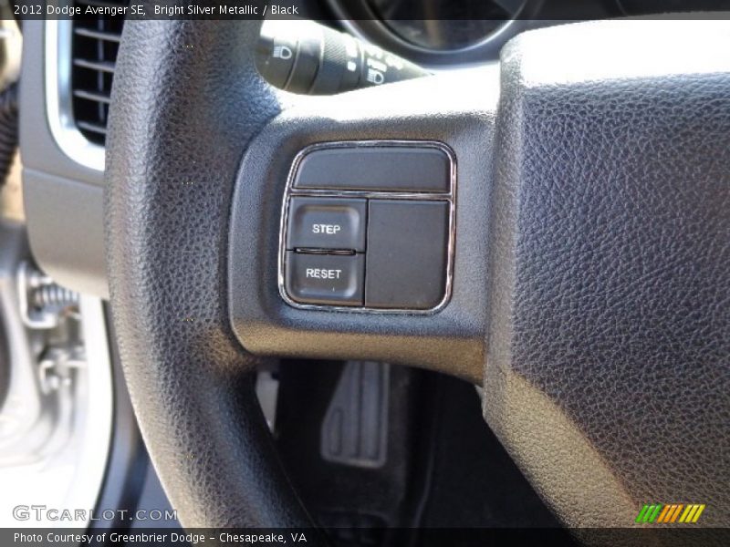 Bright Silver Metallic / Black 2012 Dodge Avenger SE