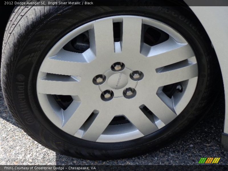 Bright Silver Metallic / Black 2012 Dodge Avenger SE