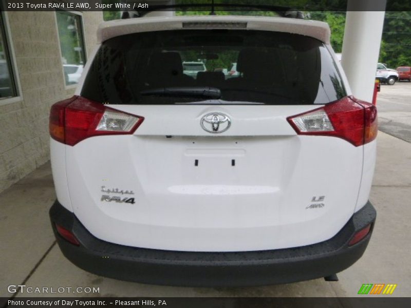 Super White / Ash 2013 Toyota RAV4 LE AWD