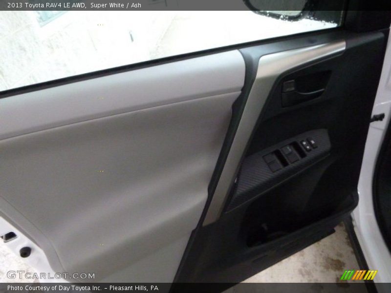 Super White / Ash 2013 Toyota RAV4 LE AWD