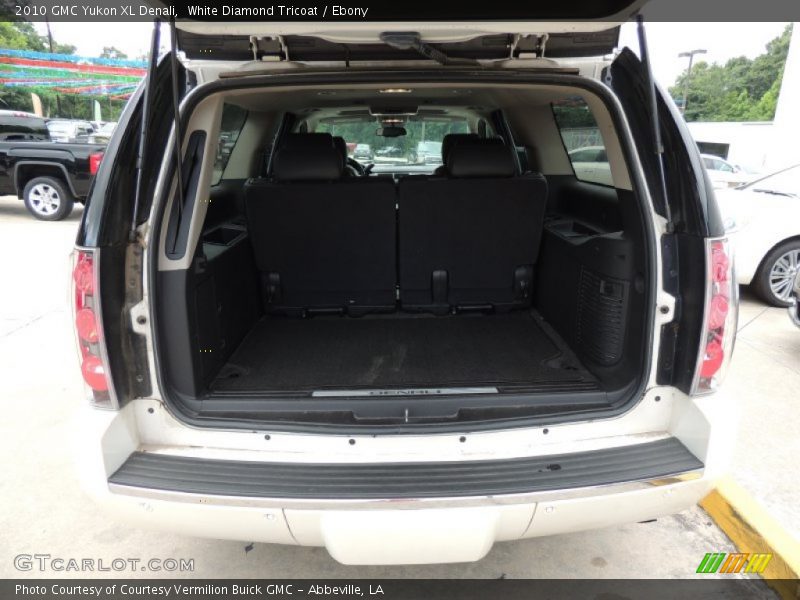 White Diamond Tricoat / Ebony 2010 GMC Yukon XL Denali