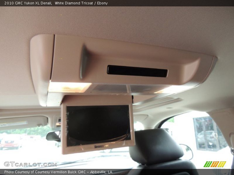 White Diamond Tricoat / Ebony 2010 GMC Yukon XL Denali